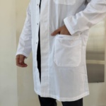 Bata de laboratorio holgada para hombre PLUM con cuello alto - Imagen 9