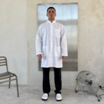 Bata de laboratorio holgada para hombre PLUM con cuello alto - Imagen 6