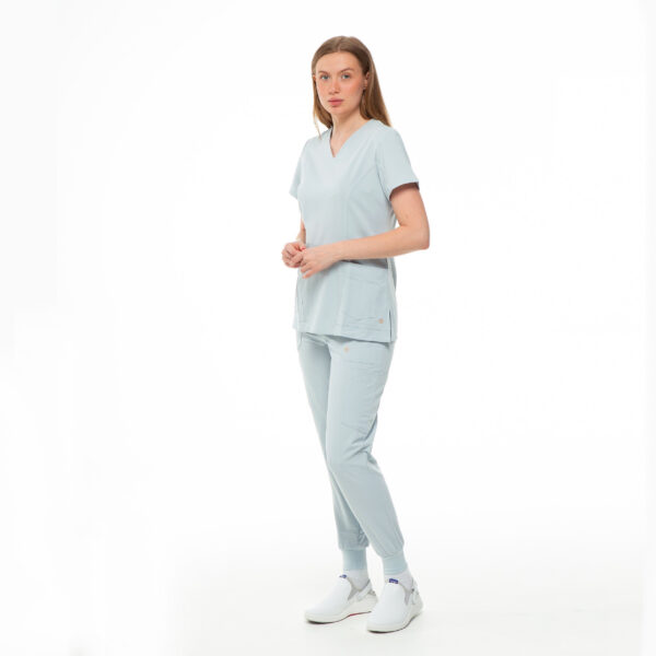 Pijama sanitario mujer White Cross "Marvella" color azul claro