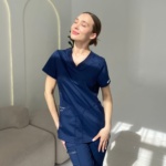 Conjunto sanitario para mujer Cherokee Revolution de color azul - Imagen 4