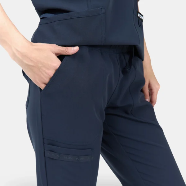 Pijama sanitario mujer PLUM  de color azul grafito