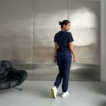 Conjunto sanitario mujer PLUM azul marino — casaca + pantalón - Imagen 3