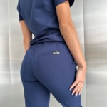 Conjunto sanitario mujer PLUM azul marino — casaca + pantalón - Imagen 7