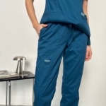 Conjunto sanitario para mujer Cherokee Revolution color ola de mar - Imagen 5
