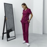Conjunto sanitario para mujer Cherokee Revolution color de vino