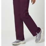 Conjunto sanitario para mujer Cherokee Revolution color de vino - Imagen 7