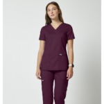 Conjunto sanitario para mujer Cherokee Revolution color de vino