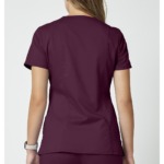 Conjunto sanitario para mujer Cherokee Revolution color de vino - Imagen 4