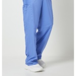Traje médico de hombre Cherokee Revolution de color azul claro - Imagen 4