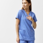 Pijama sanitario mujer Cherokee Revolution de color azul - Imagen 4