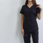 Conjunto sanitario Cherokee Revolution mujer, negro - Imagen 2