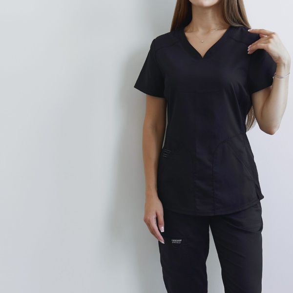 Conjunto sanitario Cherokee Revolution mujer, negro